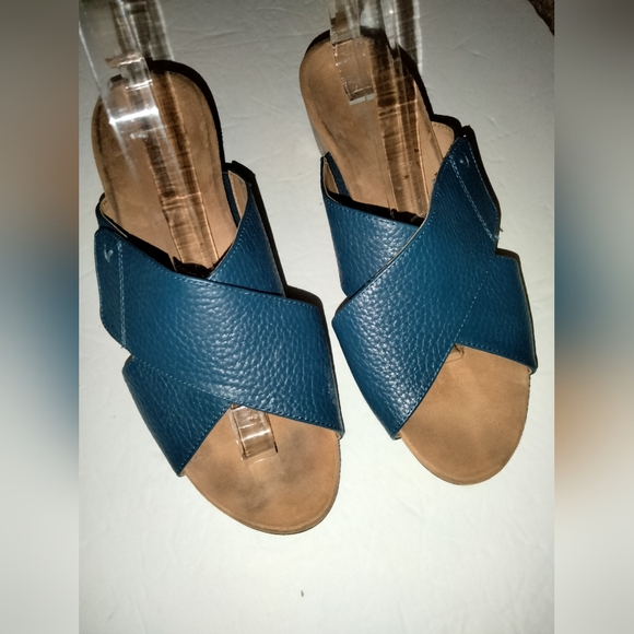 Vionic Shoes - Vionic (Sz 9.5) Blue & Tan Adjustable Crisscross Strap Leticia Open Toe Sandals